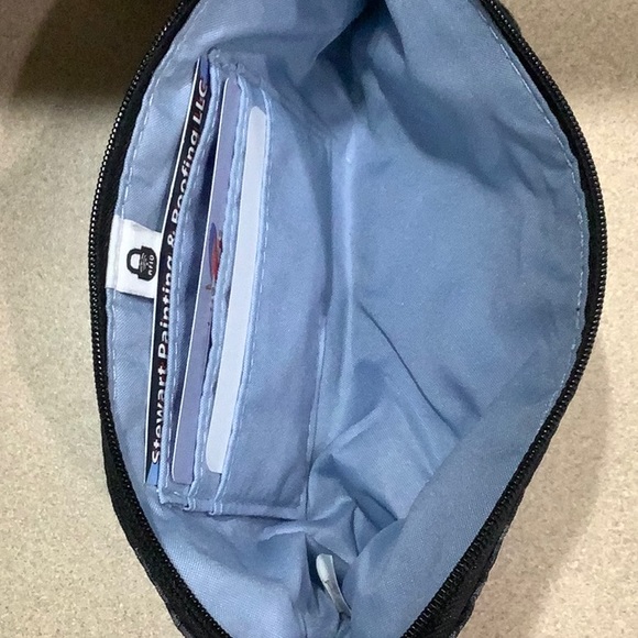 NWOT 🩵 Baggallini Wristlet In Midnight Blossom - Picture 9 of 14